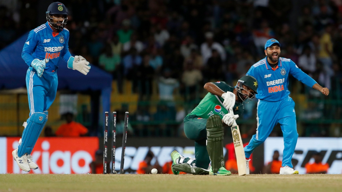 बाबर आजम की तुलना विराट कोहली से करना पाकिस्तानी ओपनर को पड़ा भारी, PCB ने जारी किया नोटिस