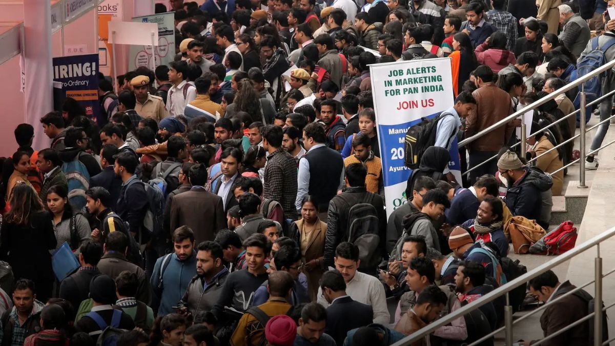 रोजगार के बढ़ते मौकों के चलते अगस्त में 9% बढ़ी EPFO के नए मेंबर्स की संख्या, जानिए कितनी नई महिलाएं जुड़ीं रोजगार के बढ़ते मौकों के चलते अगस्त में 9% बढ़ी EPFO के नए मेंबर्स की संख्या, जानिए कितनी नई महिलाएं जुड़ीं