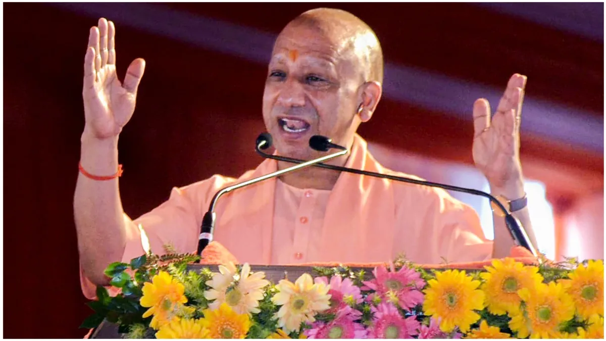 "रेलवे ट्रैक पर गैस सिलेंडर, रॉड रखना, पथराव करना चिंताजनक", अधिकारियों की बैठक में सीएम योगी ने दिये दिशानिर्देश CM Yogi adityanath gave guidelines in a meeting with officials about railway accidents cyber crime- India TV Hindi