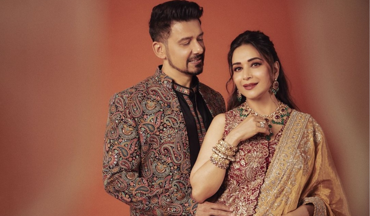 शादी की सिल्वर जुबली पर माधुरी दीक्षित ने पति संग शेयर किया रोमांटिक वीडियो, 1 मिनट में दिखाया 25 साल का सफर
