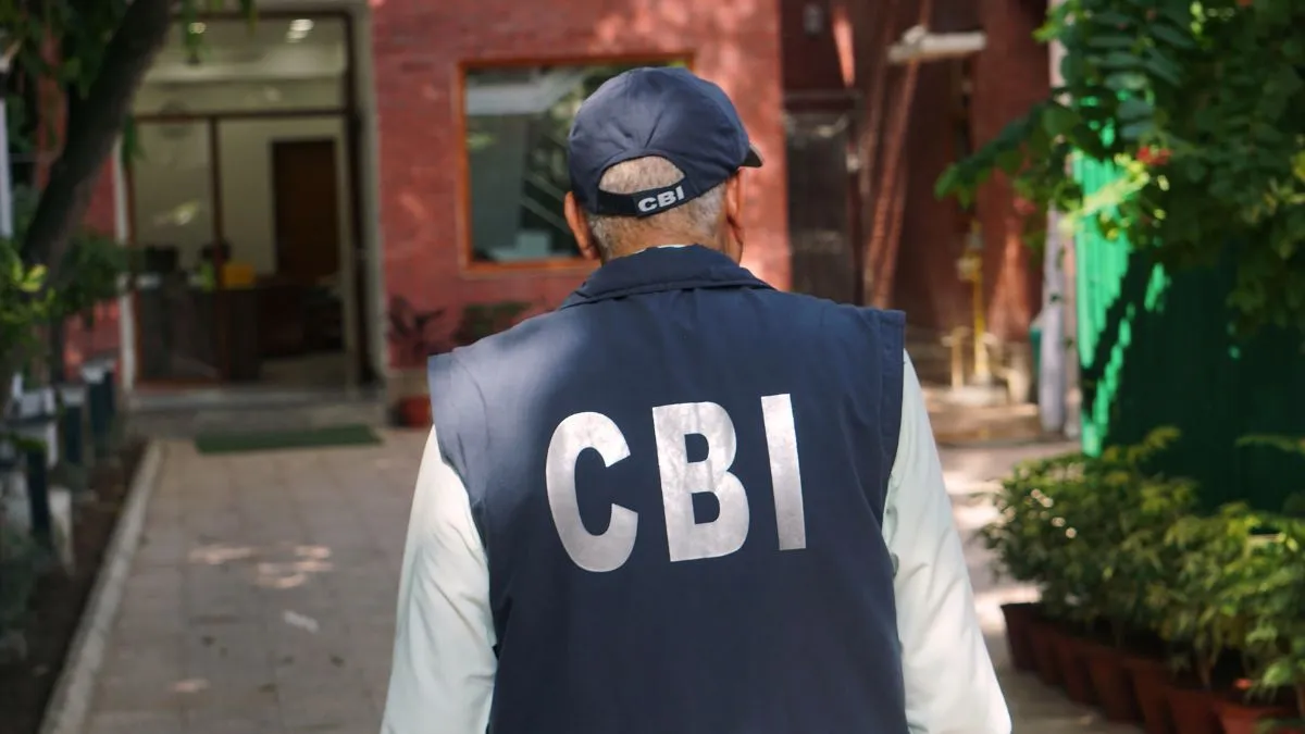 नीट मामला: CBI ने अपनी तीसरी चार्जशीट में इन 21 लोगों को बनाया आरोपी, अब तक 49 आरोपियों को किया जा चुका अरेस्ट CBI ने अपनी तीसरी चार्जशीट में 21 लोगों को बनाया आरोपी- India TV Hindi