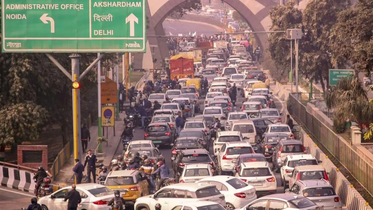 नोएडा में कई रास्तों को बंद और डायवर्ट किया गया, घर से निकलने से पहले जरूर पढ़ लें ट्रैफिक एडवाइजरी ट्रैफिक एडवाइजरी(सांकेतिक फोटो)- India TV Hindi