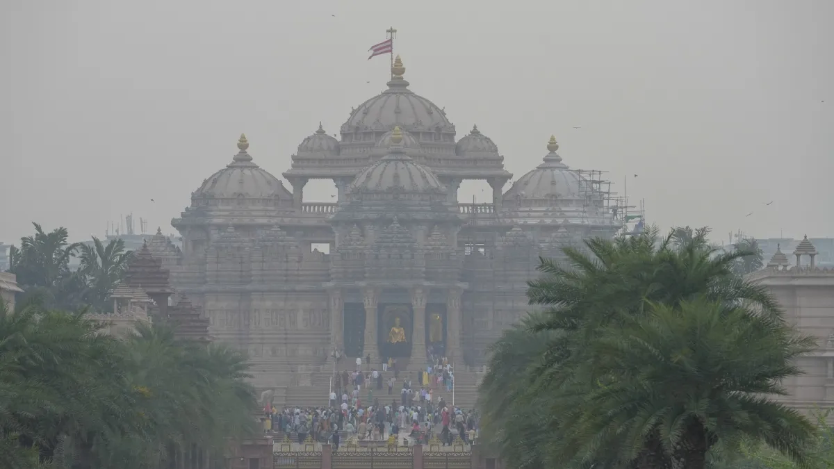 350 के करीब पहुंचा दिल्ली का औसत AQI, आनंद विहार-जहांगीरपुरी की हालत सबसे खराब Akshardham Temple- India TV Hindi