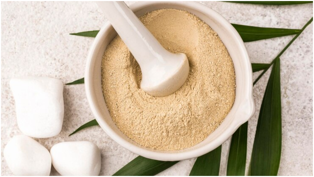 त्वचा के लिए ऐसे बनाएं आटा फेस पैक, किचन में रखी इन चीजों से मिनटों में बन जाएगा चेहरे पर लगाने वाला मास्क