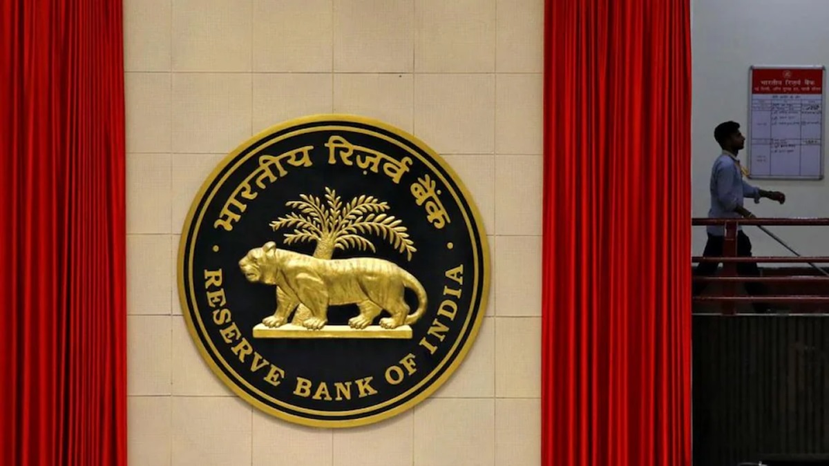 RBI ने ब्याज दरों में कटौती की दिशा में पहला कदम उठाया, अपना ये रुख बदला