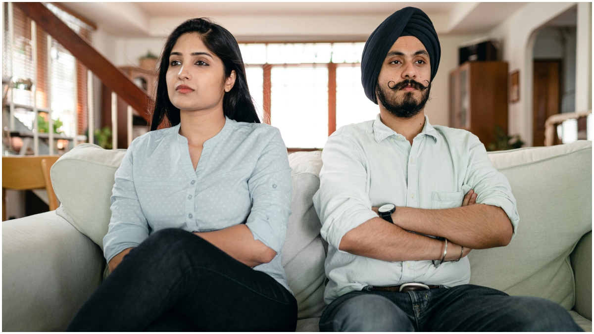 अच्छे खासे शादीशुदा जीवन को बर्बाद करके रख सकती हैं ये गलतियां, मैरिड कपल्स हो जाएं सावधान