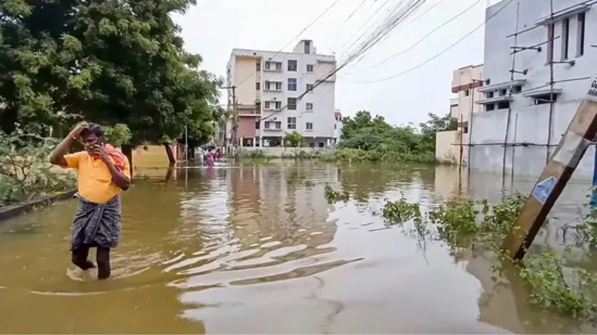 तमिलनाडु में बारिश का दौर जारी, इलाकों और सड़कों पर घुटनों तक भरा पानी; आमजन का हाल-बेहाल tamil nadu- India TV Hindi