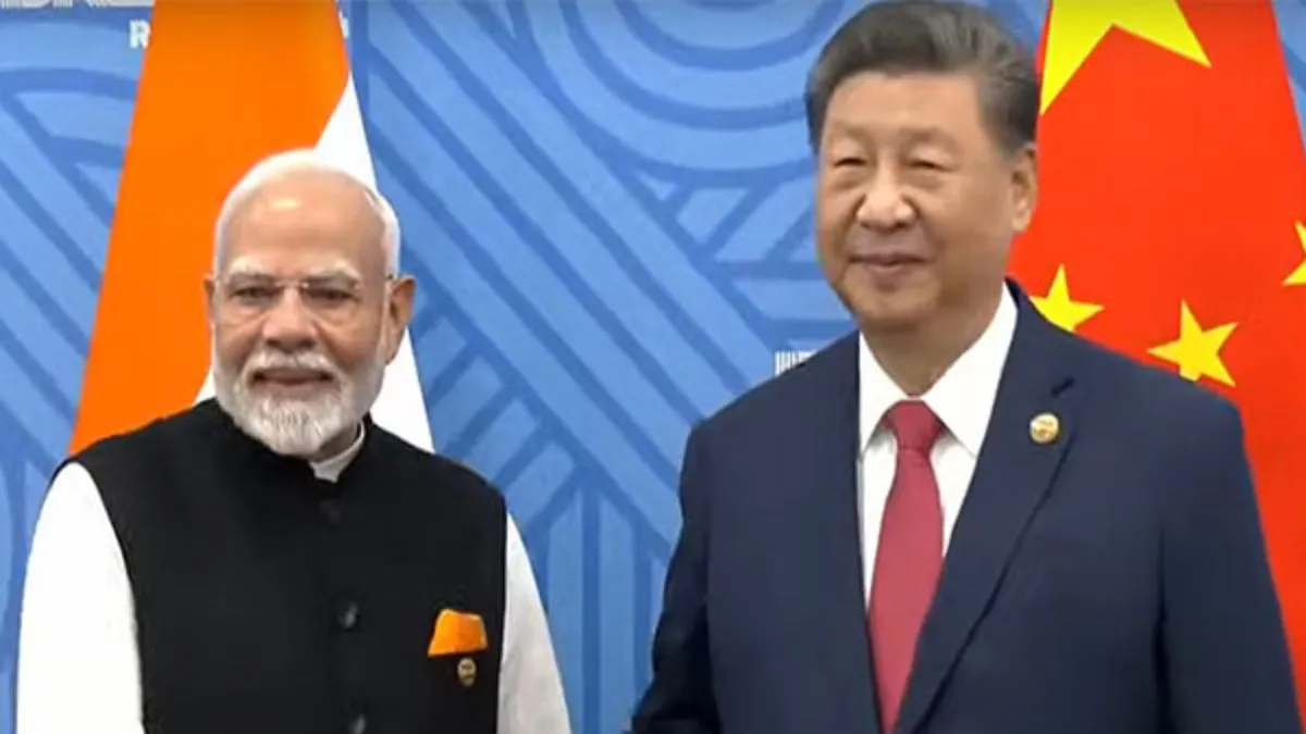 BRICS Summit LIVE: जीनपिंग के साथ वार्ता के बाद बोले पीएम मोदी- एलएसी पर शांति बनाए रखना हमारी प्राथमिकता पीएम मोदी और चीन के राष्ट्रपति शी जिनपिंग - India TV Hindi