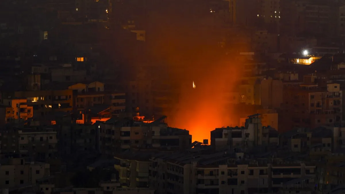 Israel Iran War Live: ईरान पर इजरायल के जवाबी हमले से हिल गया मिडिल-ईस्ट, बौखलाए अली खामनेई ईरान पर इजरायल का जवाबी हमला। - India TV Hindi