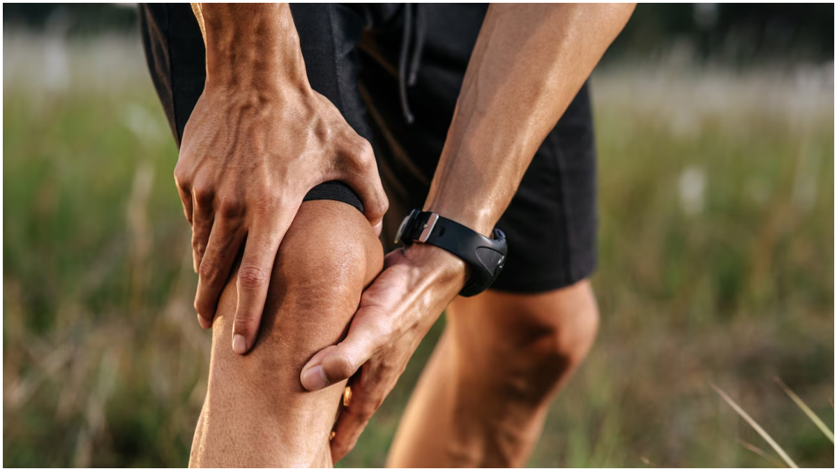 World Osteoporosis Day: जवानी में ही जकड़ लेगी जोड़ों के दर्द की समस्या, अगर नहीं सुधारी अपनी ये आदतें