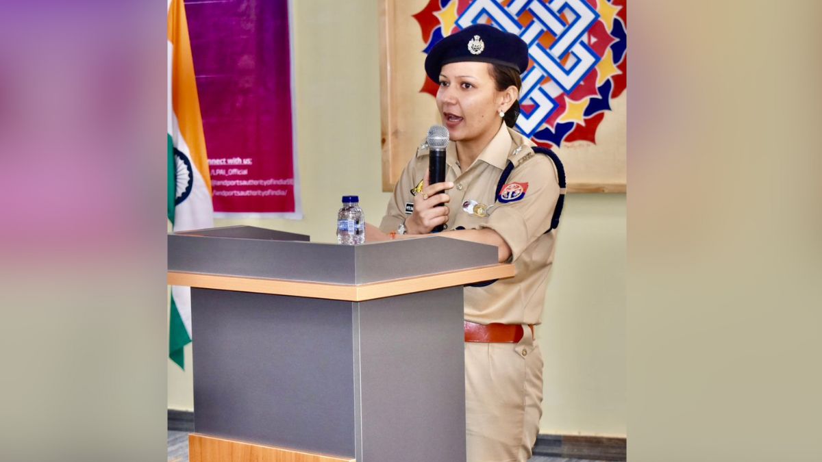 यूपी: बहराइच हिंसा मामले में SP ने की बड़ी कार्रवाई, 29 हेड कांस्टेबल और सिपाहियों पर गिरी गाज यूपी: बहराइच हिंसा मामले में SP ने की बड़ी कार्रवाई, 29 हेड कांस्टेबल और सिपाहियों पर गिरी गाज