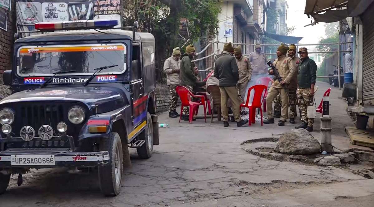 संभल में हाई अलर्ट! एक तरफ जुमे की नमाज, दूसरी तरफ कोर्ट में पेश होगी सर्वे रिपोर्ट; चप्पे-चप्पे पर पुलिस तैनात