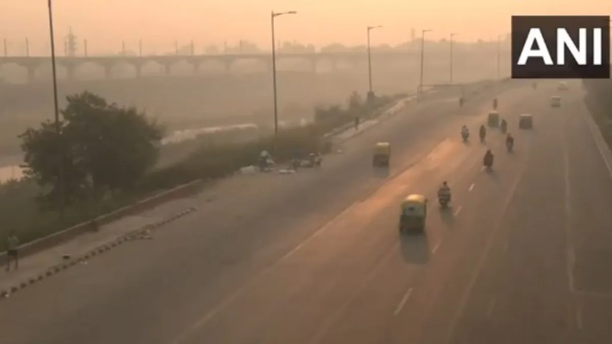 दिल्ली की हवा एक बार फिर हुई 'बहुत खराब', आनंद विहार में AQI 400 पार दिल्ली की हवा हुई जहरीली - India TV Hindi