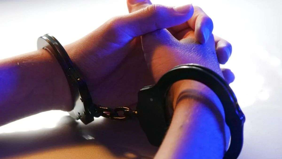 ‘पहले संबंध बनाए फिर मांगने लगी पैसे’, रेप के झूठे केस में फंसाने के आरोप में 2 लड़कियां गिरफ्तार
