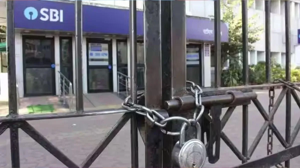 कर्नाटक में आज आखिर क्यों बंद हैं सभी बैंक? कहीं आपको तो नहीं था जरूरी काम राज्यभर में आज स्कूल-कॉलेज और सरकारी दफ्तर भी बंद हैं।- India TV Paisa