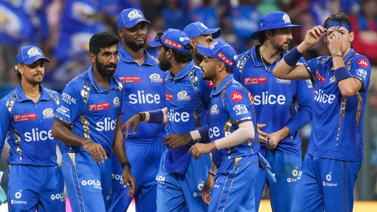 इस खिलाड़ी ने अचानक बढ़ा ली अपनी आईपीएल सैलरी, 200 के स्ट्राइक रेट से बल्लेबाजी कर मचाया तहलका Gerald Coetzee with mumbai indians team- India TV Hindi