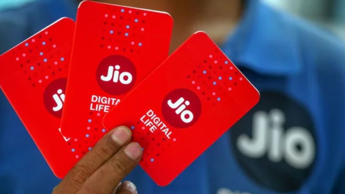 Jio के इस सस्ते प्लान ने उड़ाया गर्दा, एक साथ चलेंगे 3 सिम, अनलिमिटेड कॉलिंग के साथ मिलेगा भरपूर डेटा