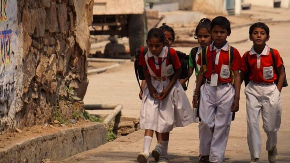 नोएडा व ग्रेटर नोएडा के सभी स्कूलों में बढ़ा दी गई छुट्टी, अब इस दिन तक ऑनलाइन चलेंगी क्लासेस