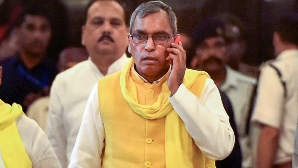मंत्री ओम प्रकाश राजभर के घर चोरी, बेटे के ड्राइवर के यहां पॉलीथिन भरकर रुपये मिले