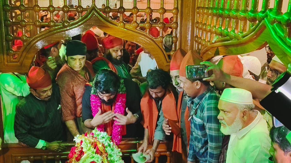 अयप्पा माला पहने ही कडप्पा दरगाह पहुंचे राम चरण, पूरा किया एआर रहमान से किया वादा