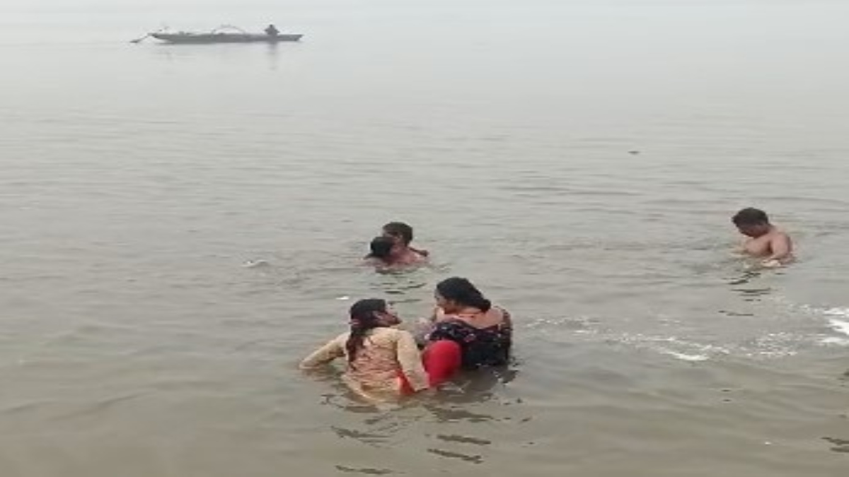 इंस्टाग्राम रील्स का नशा, सबकी आंखों के सामने यूं डूब गई बच्ची, देखें मौत का LIVE Video इंस्टाग्राम रील्स का नशा, सबकी आंखों के सामने यूं डूब गई बच्ची, देखें मौत का LIVE Video