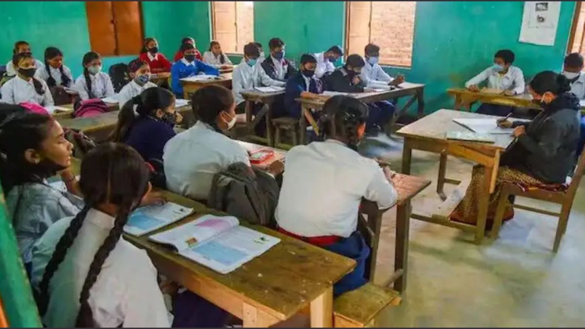 सरकारी स्कूल के टीचरों की अब एक दिन में लगेंगे 3 बार अटेंडेंस, नीतीश सरकार ने लिया फैसला