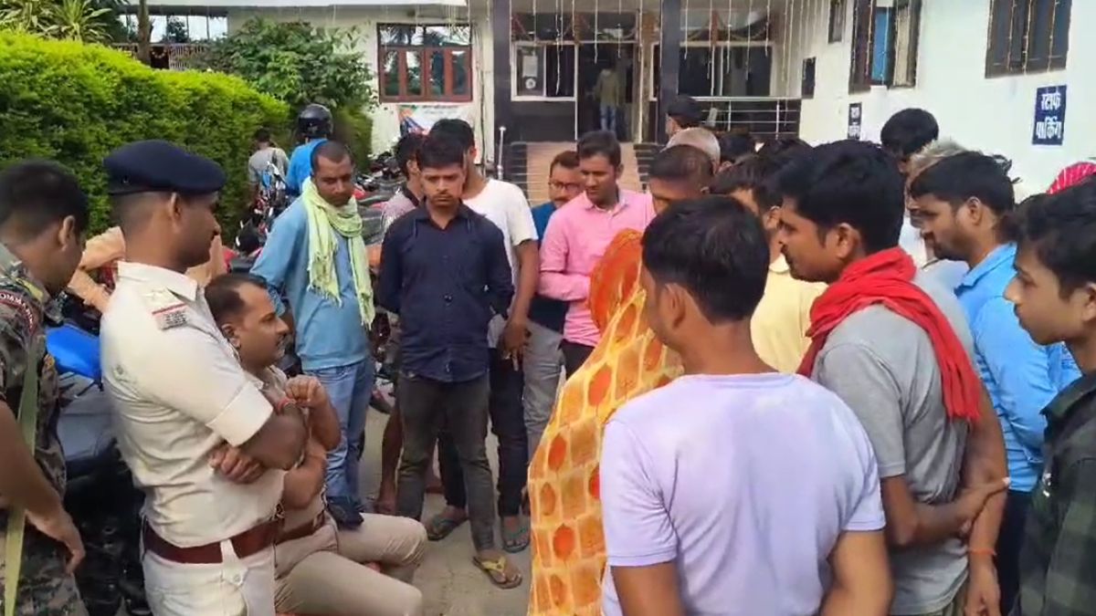 पत्नी के सामने ही पति को मारी गोली, मेला देखने गया था दंपती; जांच में जुटी पुलिस