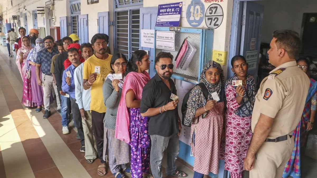 Maharashtra Assembly Election : आखिरी के 2 घंटे में महाराष्ट्र विधानसभा चुनावों में टूट पड़े वोटर्स, शाम 5 बजे तक 58.22% वोटिंग महाराष्ट्र विधानसभा...- India TV Hindi