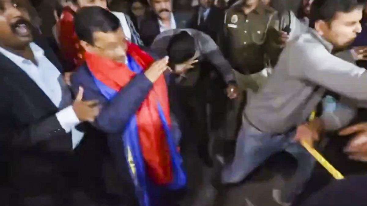 ‘एक हाथ में स्पीरिट दूसरे में माचिस, अरविंद केजरीवाल को ज़िंदा जलाने की कोशिश’, सौरभ भारद्वाज का बड़ा आरोप