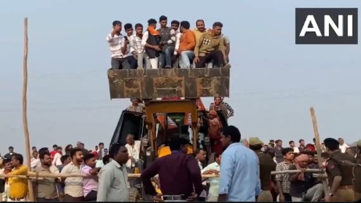 ‘बुलडोजर बाबा’, सीएम योगी की जनसभा में कुछ यूं पहुंचे उनके समर्थक, देखें वीडियो