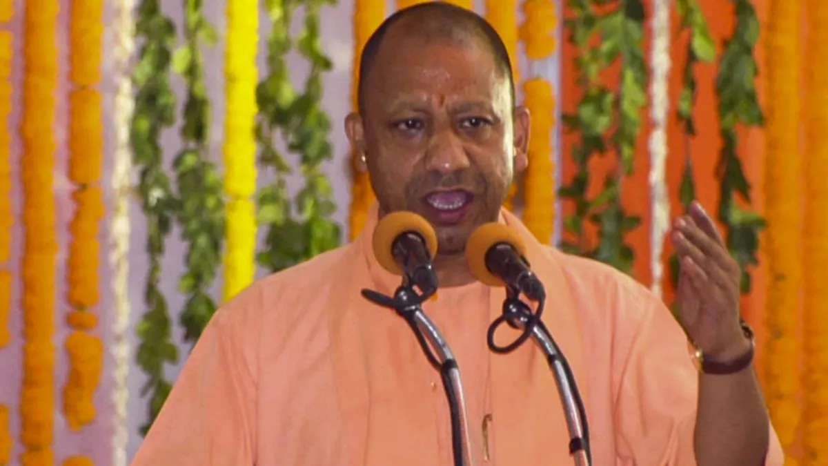 Explainer: योगी आदित्यनाथ का 'बंटोगे तो कटोगे' नारा क्यों हुआ हिट? विपक्ष में क्यों मची हलचल? Yogi Adityanath, Yogi Adityanath Bantoge To Katoge, Bantoge To Katoge- India TV Hindi