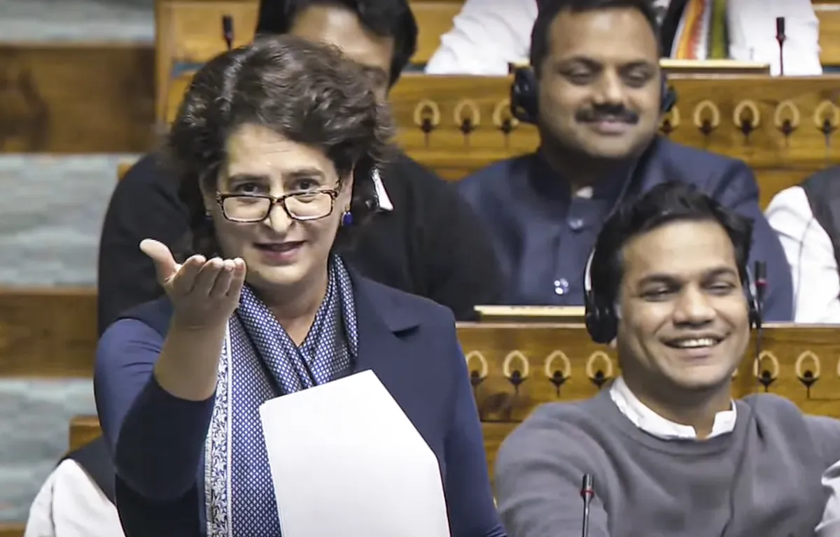 लोकसभा में प्रियंका गांधी के भाषण की 10 बड़ी बातें, राजा, भय, जनगणना, मणिपुर को लेकर सरकार पर बरसीं प्रियंका गांधी का लोकसभा में भाषण- India TV Hindi