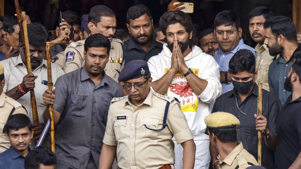 ‘पुष्पा-2’ की स्क्रीनिंग के दौरान भगदड़ में घायल बच्चे को वेंटिलेटर से हटाया गया