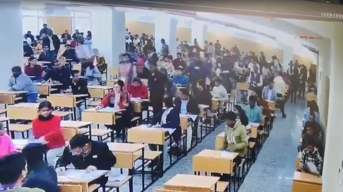 BPSC Exam: बापू परीक्षा सेंटर में पेपर, OMR शीट लूटने का पूरा सच सामने आया, CCTV फुटेज देख रह जाएंगे दंग बापू परीक्षा सेंटर...- India TV Hindi
