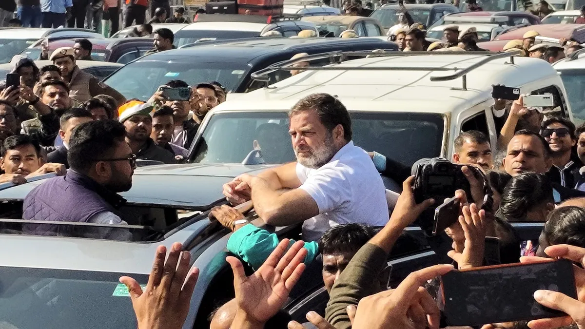 LIVE: राहुल और प्रियंका को संभल जाने की नहीं मिली इजाजत, 2 घंटे बाद दिल्ली-गाजियाबाद बॉर्डर से वापस लौटे कांग्रेस सांसद राहुल...- India TV Hindi