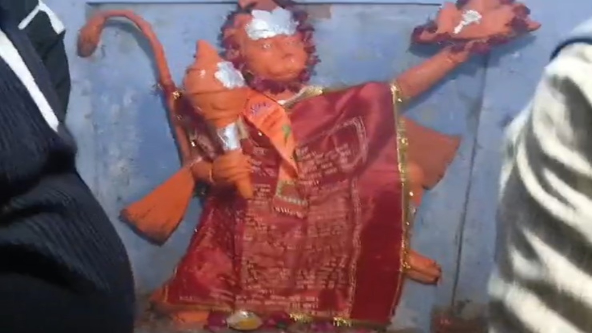 संभल: खुदाई में मिला 46 साल पुराना शिवमंदिर, हनुमान जी ने पहना चोला, गूंज रहीं घंटियां-देखें वीडियो