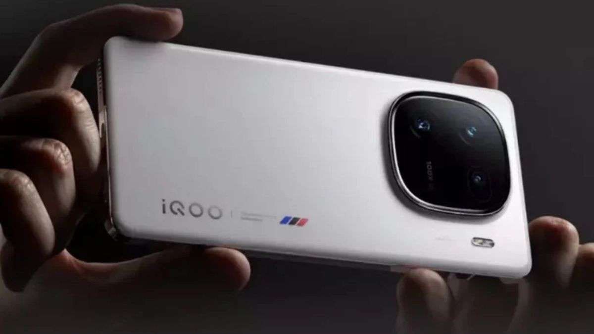 iQOO 13 की लॉन्च से पहले कीमत हुई लीक, तगड़े फीचर्स से लैस है यह स्मार्टफोन