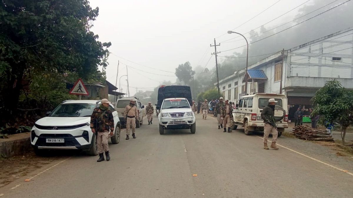 मणिपुर सरकार ने बहाल कीं सरकारी बसों की सेवाएं, कहीं सवारियां बैठीं तो कहीं बसें रहीं खाली