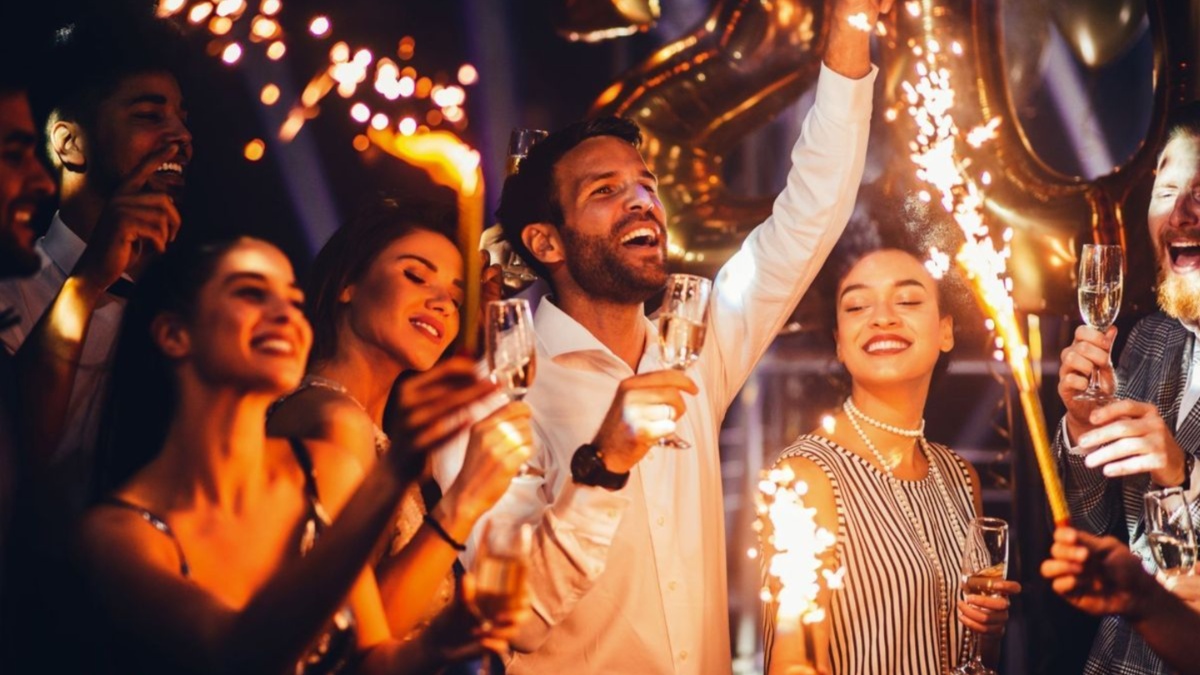 न्यू ईयर पार्टी के लिए दिल्ली की ये जगहें हैं बेस्ट, जानें टिकट प्राइज़ से लेकर टाइमिंग तक की पूरी डिटेल