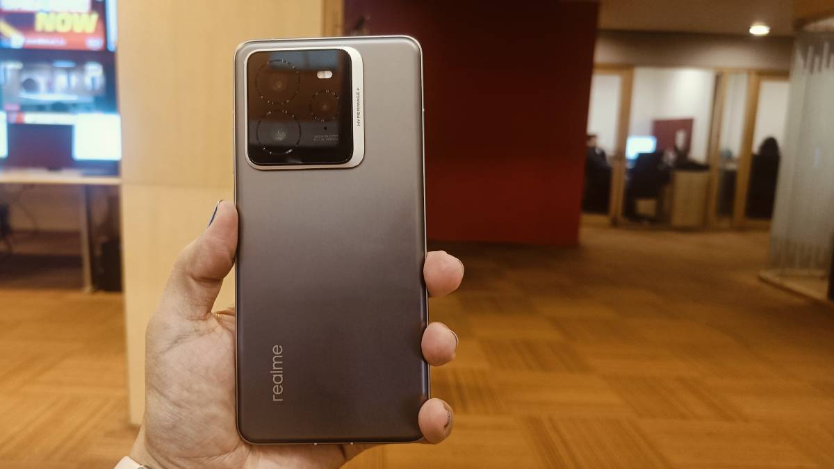 Realme ने मचाया ‘भौकाल’, ला रहा 8000mAh बैटरी वाला धांसू फोन, चार्जिंग की टेंशन खत्म