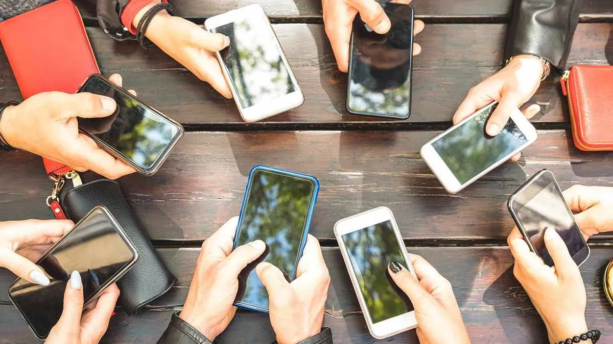 Smartphone कंपनियों को नहीं मिला फेस्टिव सीजन का फायदा, यूजर्स को नहीं पसंद आ रहे सस्ते फोन Smartphones- India TV Hindi