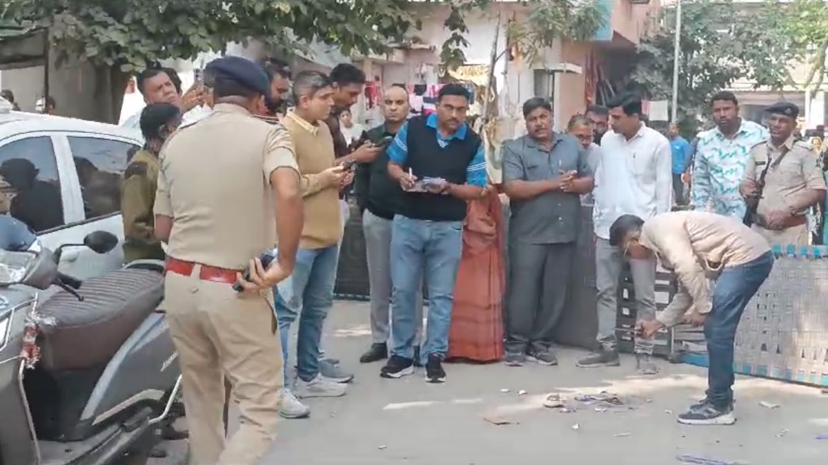गुजरातः पार्सल में ब्लास्ट होने से मचा हड़कंप, डिलीवरी करने वाला और लेने वाला दोनों घायल