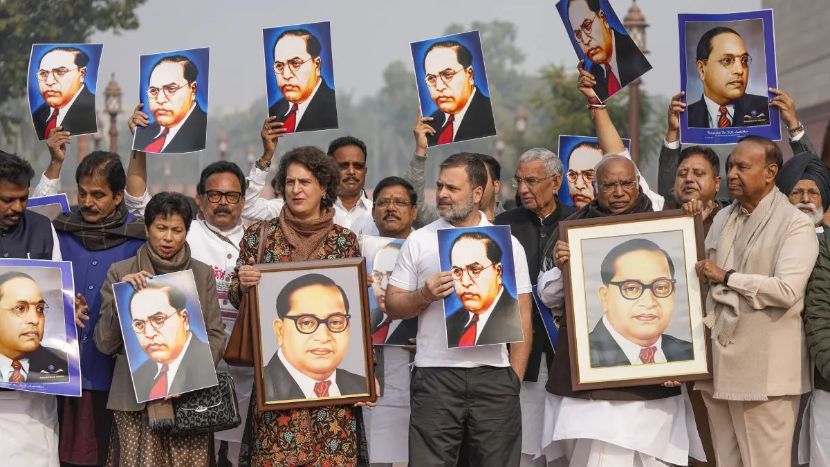 'बाबा साहेब का अपमान देश नहीं सहेगा, माफी मांगें गृह मंत्री अमित शाह', बोले राहुल गांधी संसद के बाहर प्रदर्शन करते कांग्रेस के नेता- India TV Hindi