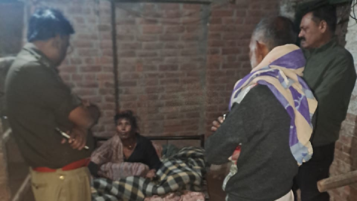 पत्नी को प्रेमी के साथ आपत्तिजनक हालत में देख पति ने खोया आपा, दोनों को कुल्हाड़ी से काट दिया