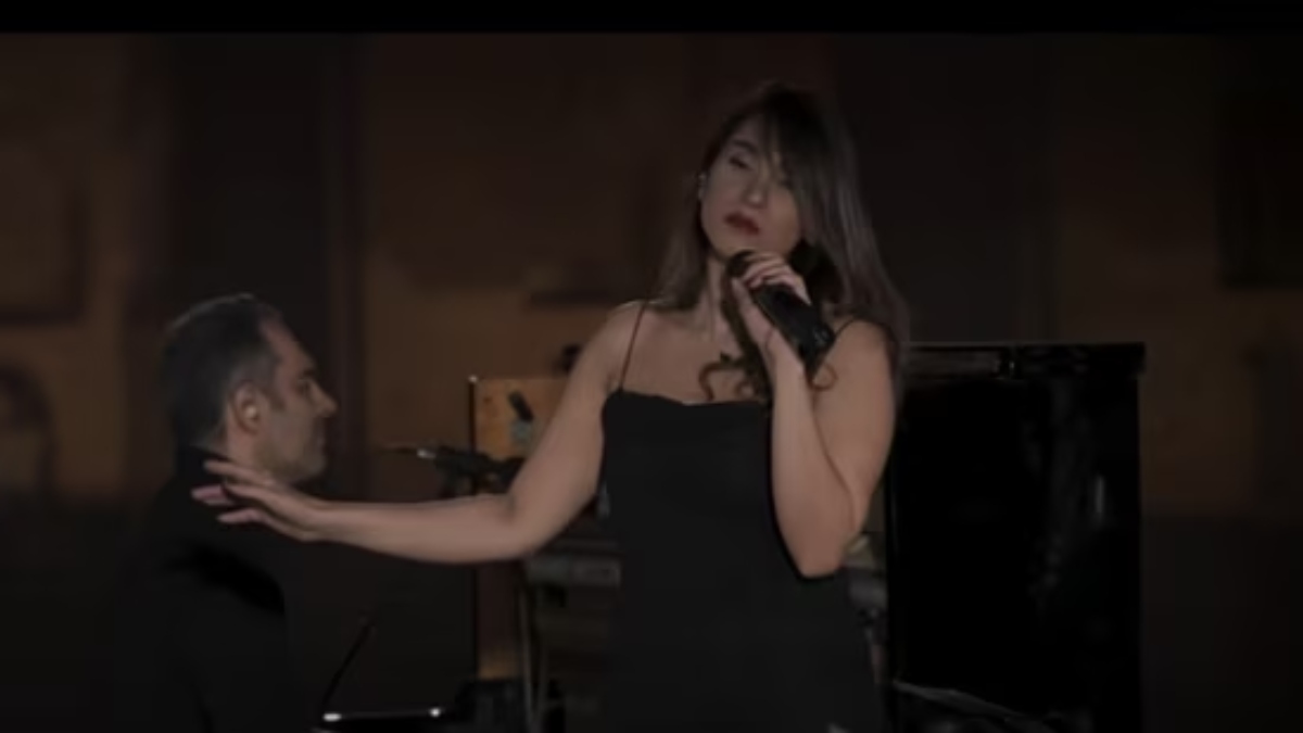 Female singer was singing without hijab, arrested, know which country is the case about? India TV Hindi