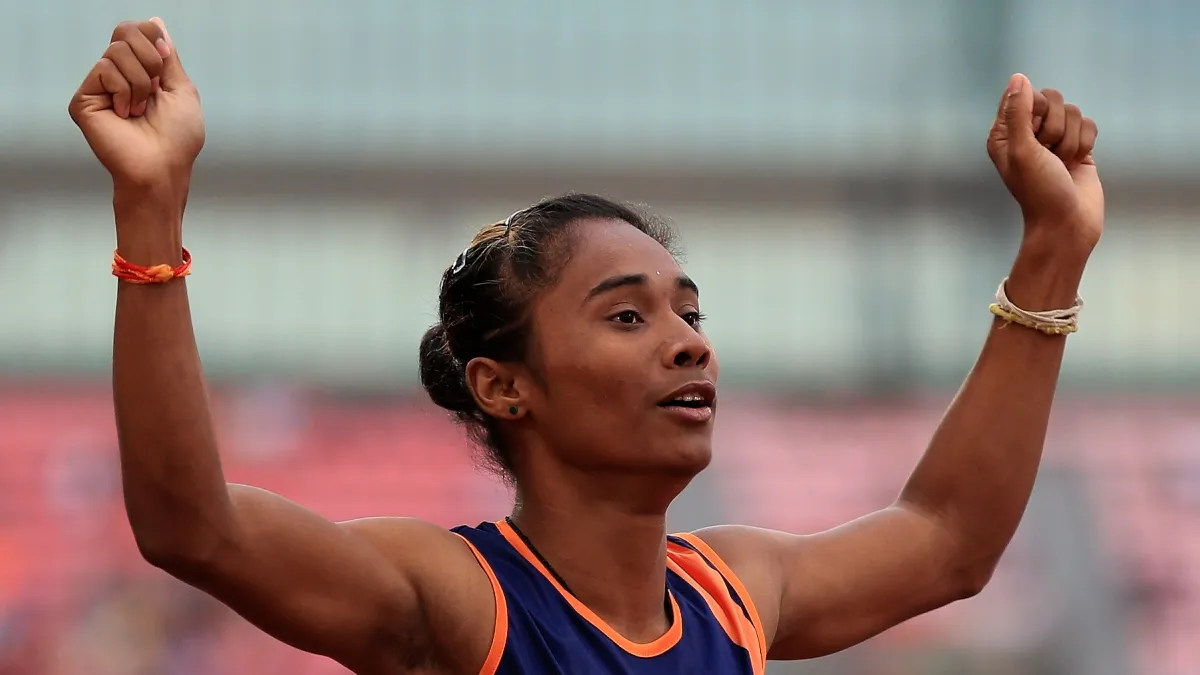 भारतीय एथलीट हिमा दास ने महाकुंभ में गंगा में डुबकी लगाई Hima Das- India TV Hindi