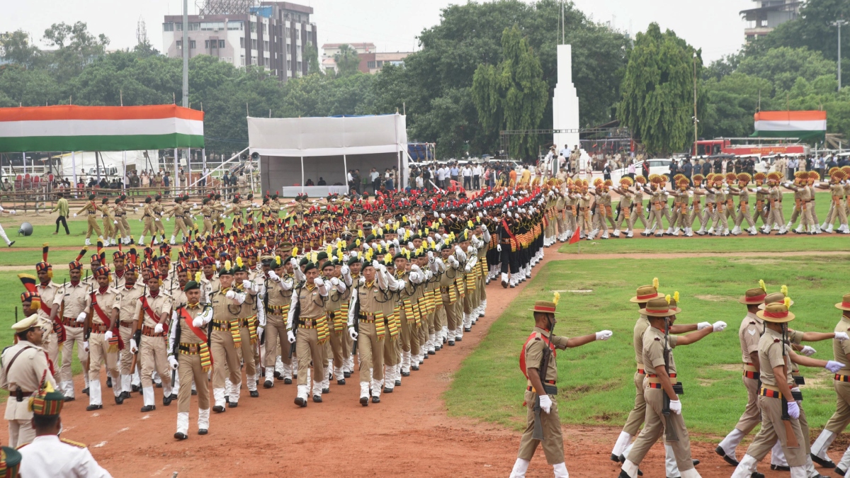 गोपालगंज में 53 पुलिस अधिकारियों के खिलाफ FIR दर्ज, एक सप्ताह बाद शुरू होगी विभागीय कार्रवाई