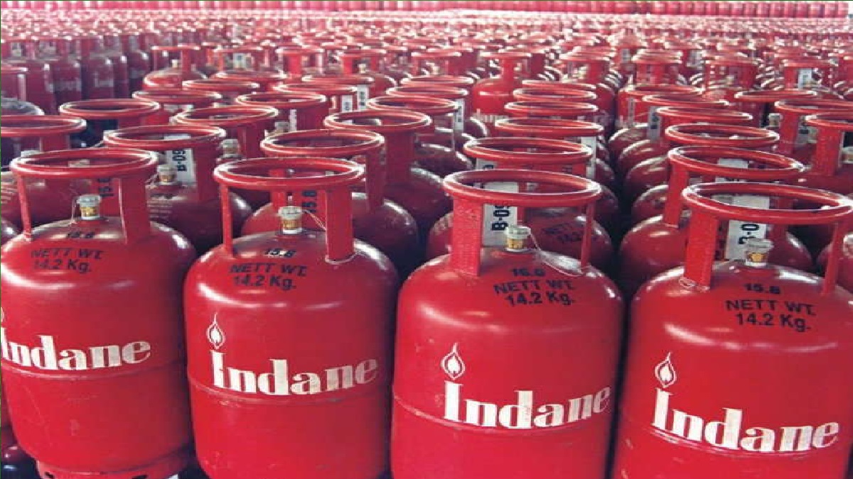 सरकार ने दिया नए साल का गिफ्ट, सस्ता हुआ LPG सिलेंडर, जानें ताजा रेट