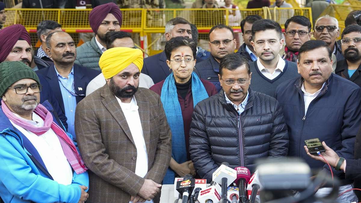 AAP और उसके नेताओं के खिलाफ 4 अलग-अलग FIR दर्ज, चुनाव के बीच बड़ा झटका
