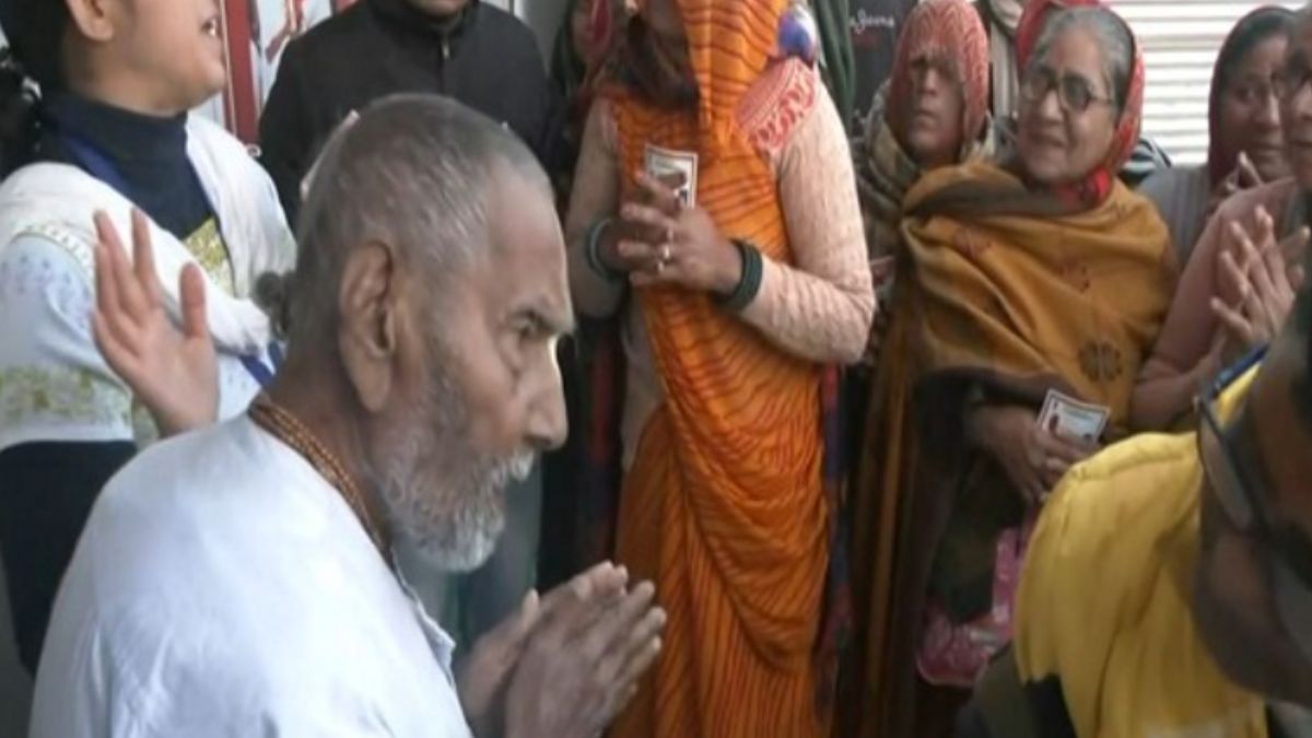 Mahakumbh: 128 साल के हैं स्वामी शिवानंद सरस्वती, पिछले 100 सालों से आते रहे हैं कुंभ मेले में, बताई अपनी दिनचर्या